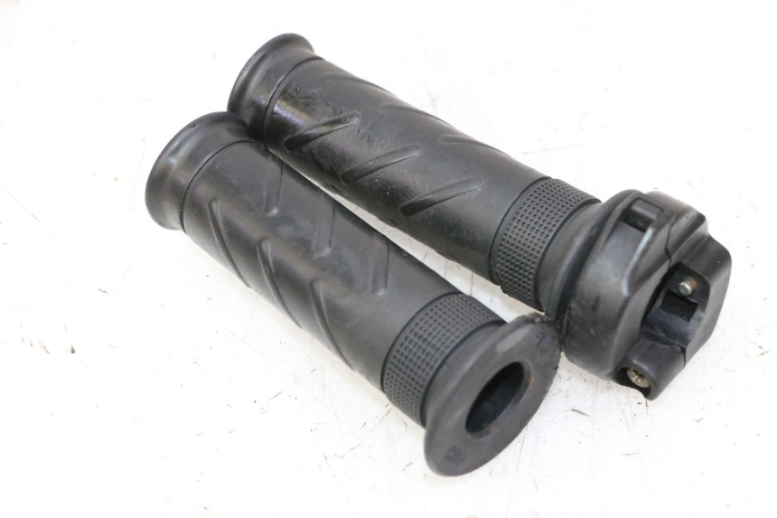 photo de POIGNEE ACCELERATEUR DAELIM HISTORY 125 (2001 - 2002) - Vue principale