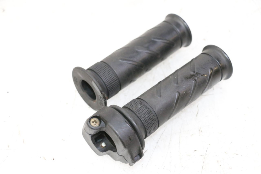 photo de POIGNEE ACCELERATEUR DAELIM HISTORY 125 (2001 - 2002) - Zoom état d’usage