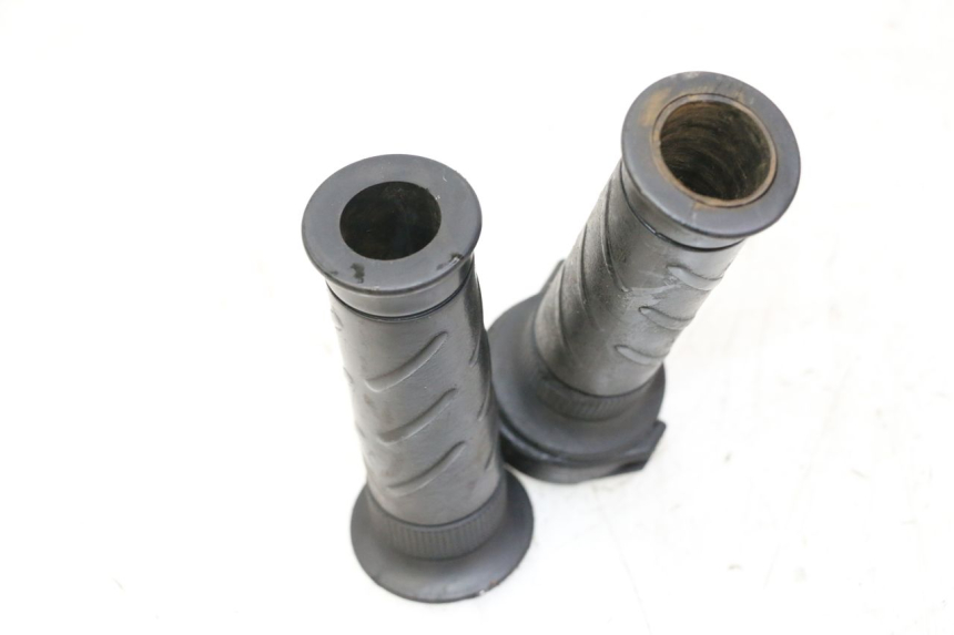 photo de POIGNEE ACCELERATEUR DAELIM HISTORY 125 (2001 - 2002) - Autre angle de vue