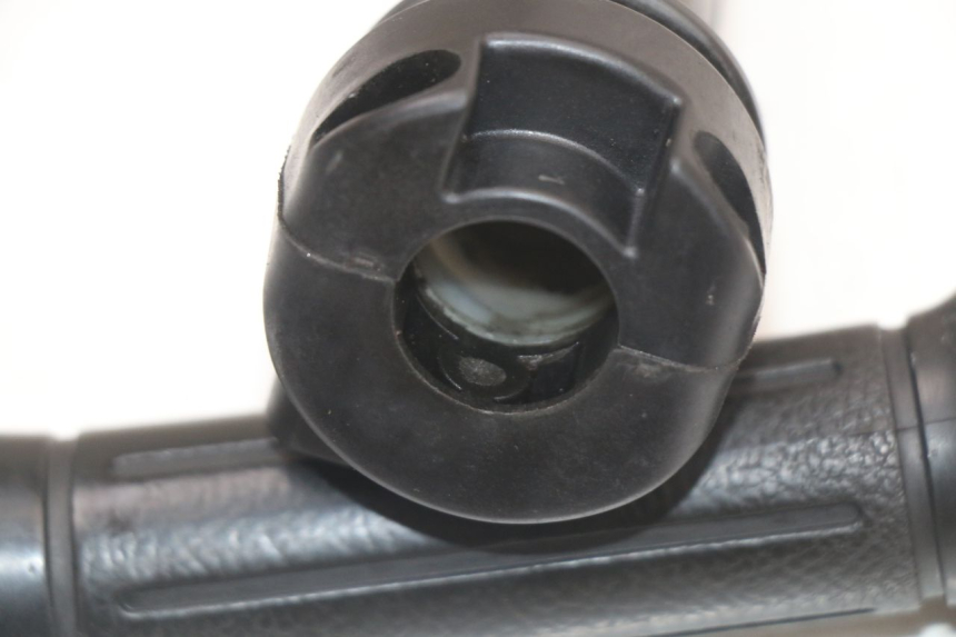 photo de POIGNEE ACCELERATEUR HONDA NES AROBASE 125 (2000 - 2003) - Autre angle de vue