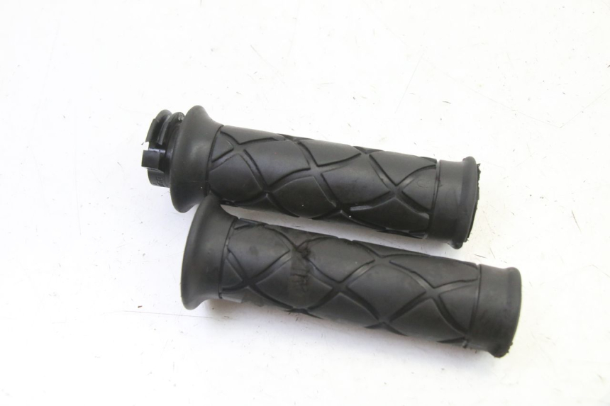 photo de POIGNEE ACCELERATEUR YAMAHA JOG R 50 (2004 - 2014) - Détail de la pièce