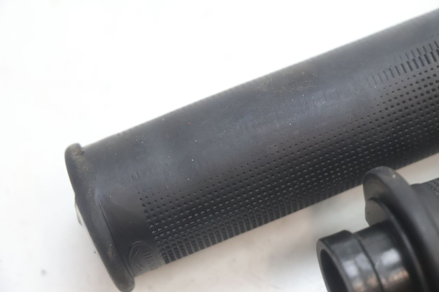 photo de POIGNEE ACCELERATEUR PEUGEOT KISBEE 4T 50 (2010 - 2017) - Vue d’ensemble