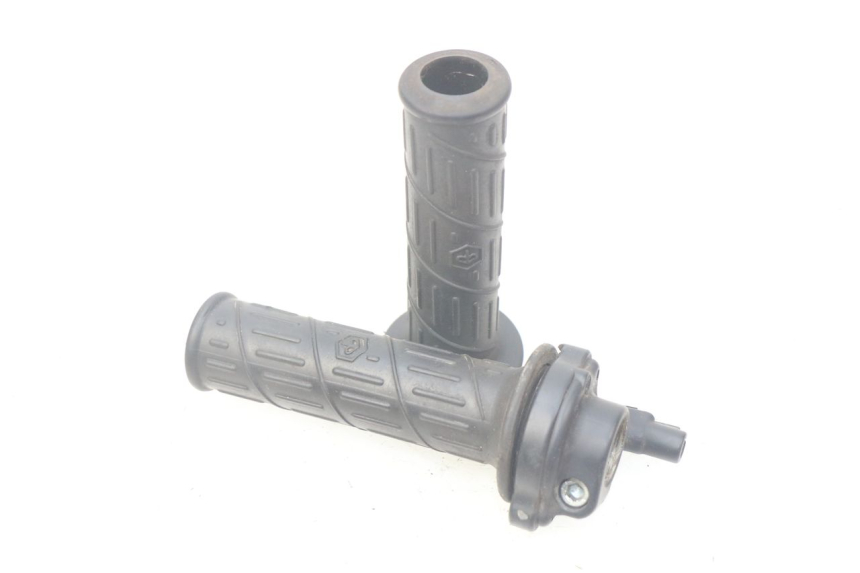 photo de POIGNEE ACCELERATEUR PIAGGIO LIBERTY 4T 50 (2004 - 2008) - Vue principale