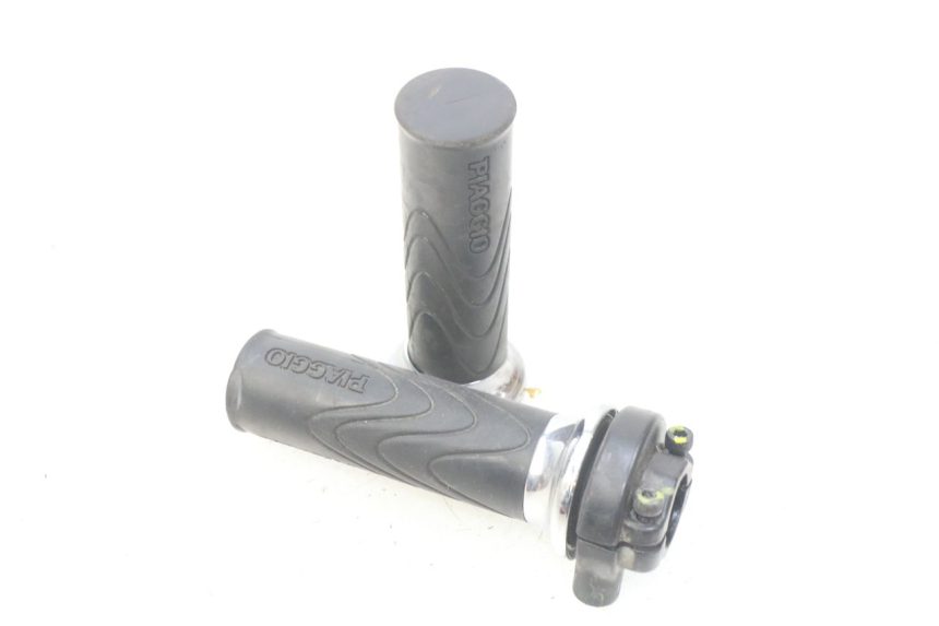 photo de POIGNEE ACCELERATEUR PIAGGIO LIBERTY IGET 4T 50 (2015 - 2020) - Vue principale