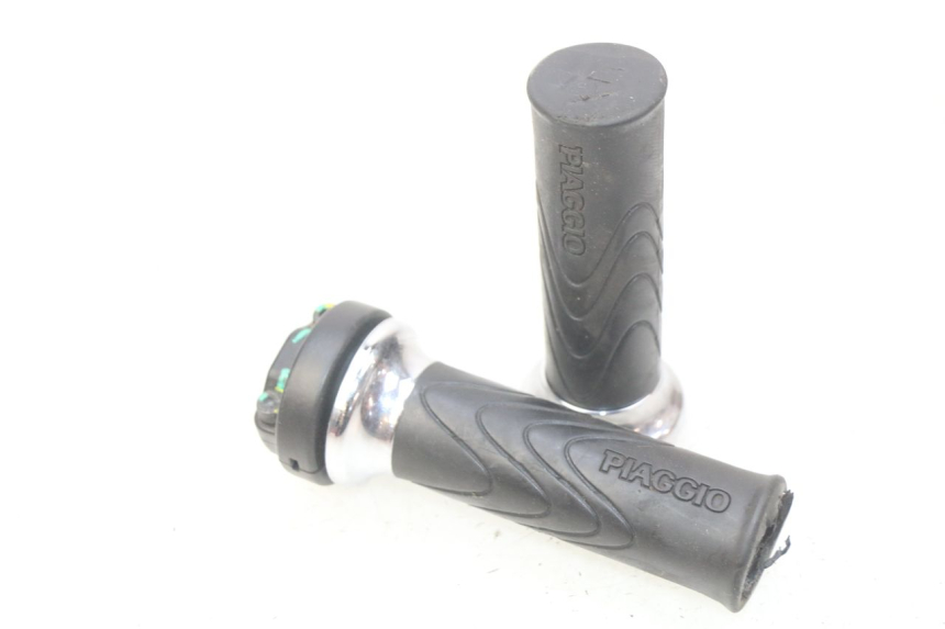 photo de POIGNEE ACCELERATEUR PIAGGIO LIBERTY IGET 4T 50 (2015 - 2020) - Vue principale