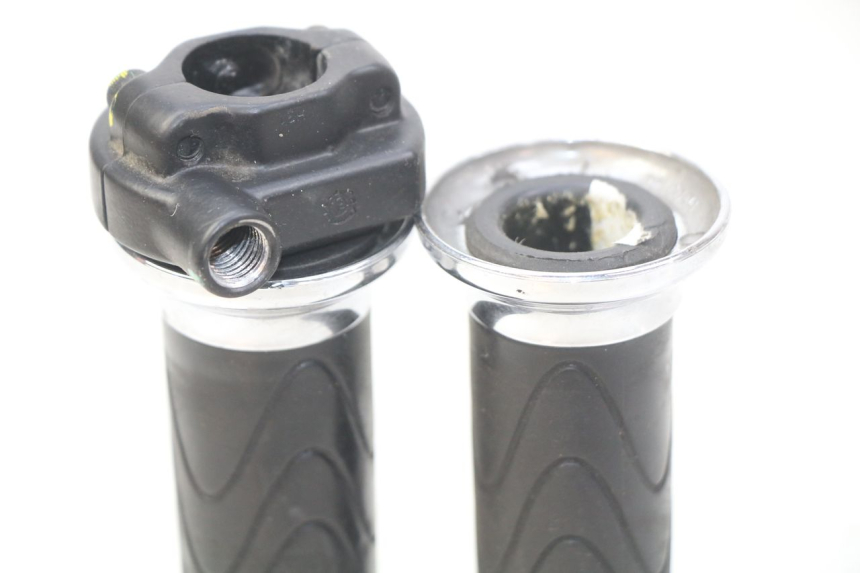 photo de POIGNEE ACCELERATEUR PIAGGIO LIBERTY IGET 4T 50 (2015 - 2020) - Zoom état d’usage