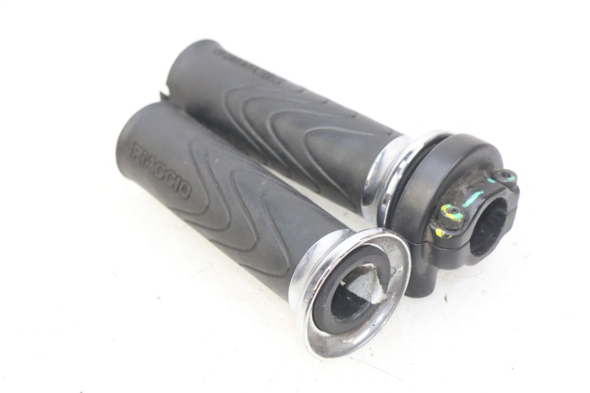 photo de POIGNEE ACCELERATEUR PIAGGIO LIBERTY IGET 4T 50 (2015 - 2020) - Gros plan technique