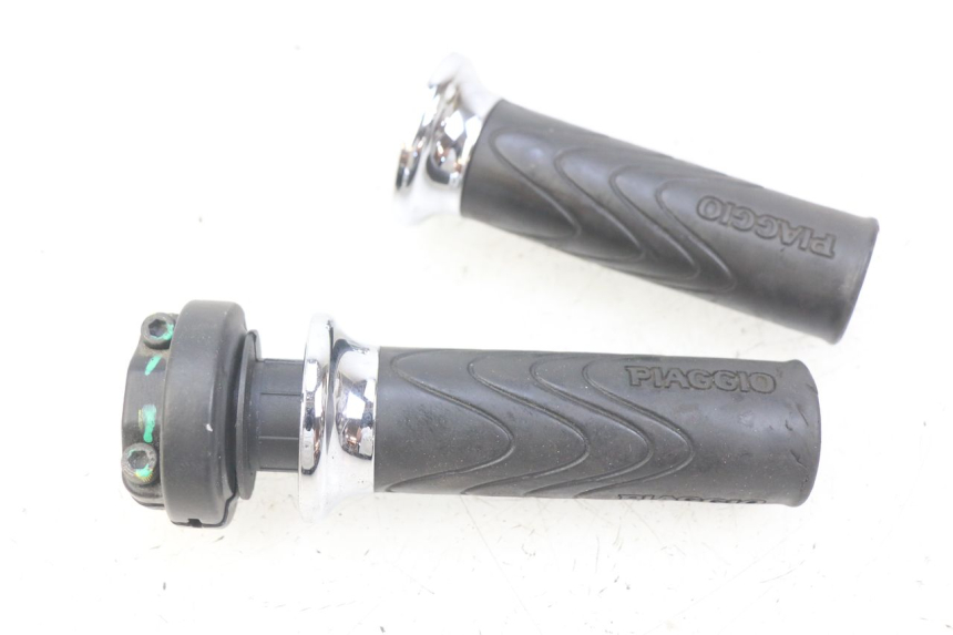 photo de POIGNEE ACCELERATEUR PIAGGIO LIBERTY IGET 4T 50 (2015 - 2020) - Vue principale
