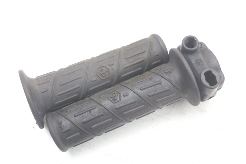 photo de POIGNEE ACCELERATEUR PIAGGIO LIBERTY 125 (2009 - 2013) - Gros plan technique