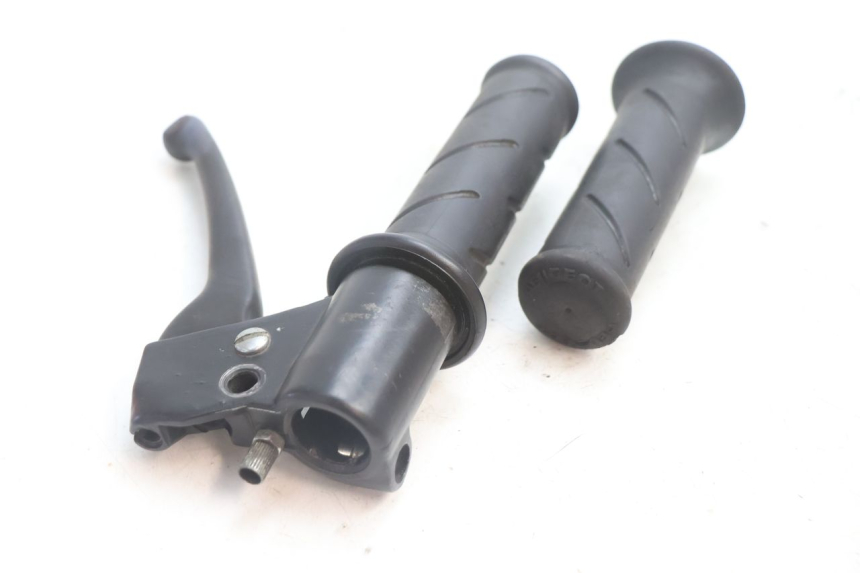 photo de POIGNEE ACCELERATEUR PEUGEOT LUDIX ONE 50 (2004 - 2013) - Gros plan technique
