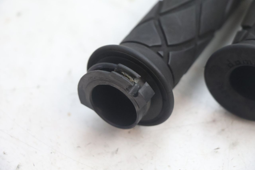 photo de POIGNEE ACCELERATEUR MBK MACH G AC 50 (2002 - 2014) - Zoom état d’usage