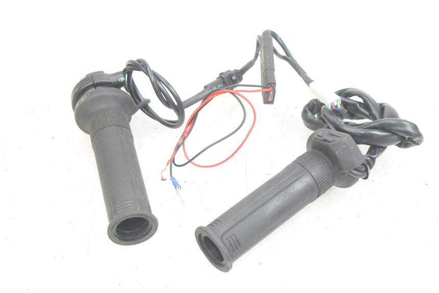 photo de POIGNEE ACCELERATEUR PIAGGIO MEDLEY 125 (2016 - 2023) - Vue principale