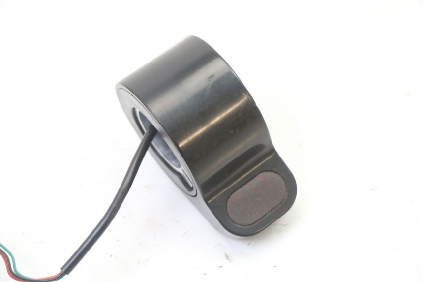 photo de POIGNEE ACCELERATEUR XIAOMI MI PRO 2 1 - Zoom état d’usage