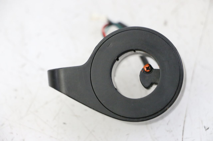 photo de POIGNEE ACCELERATEUR XIAOMI MI PRO 2 1 - Détail de la pièce