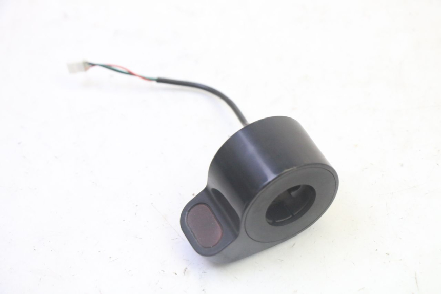 photo de POIGNEE ACCELERATEUR XIAOMI MI PRO 2 1 - Détail de la pièce