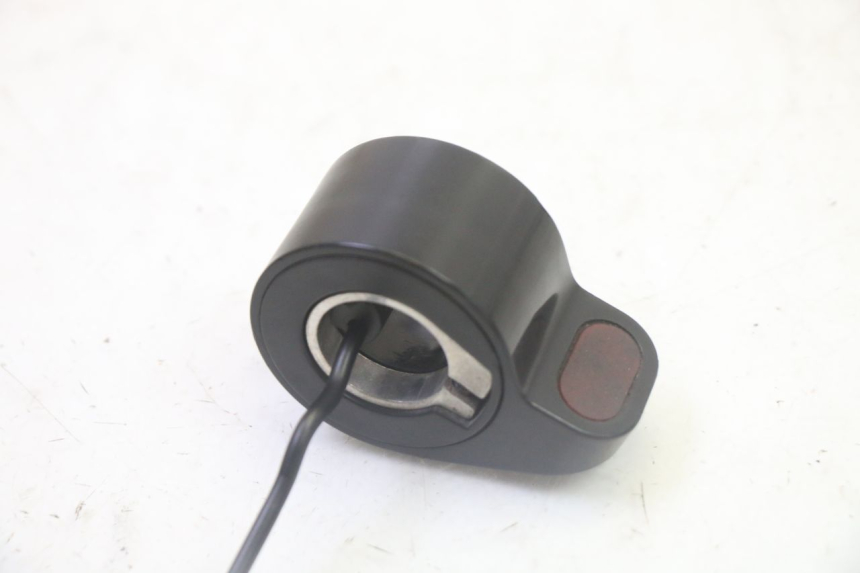 photo de POIGNEE ACCELERATEUR XIAOMI MI PRO 2 1 - Zoom état d’usage