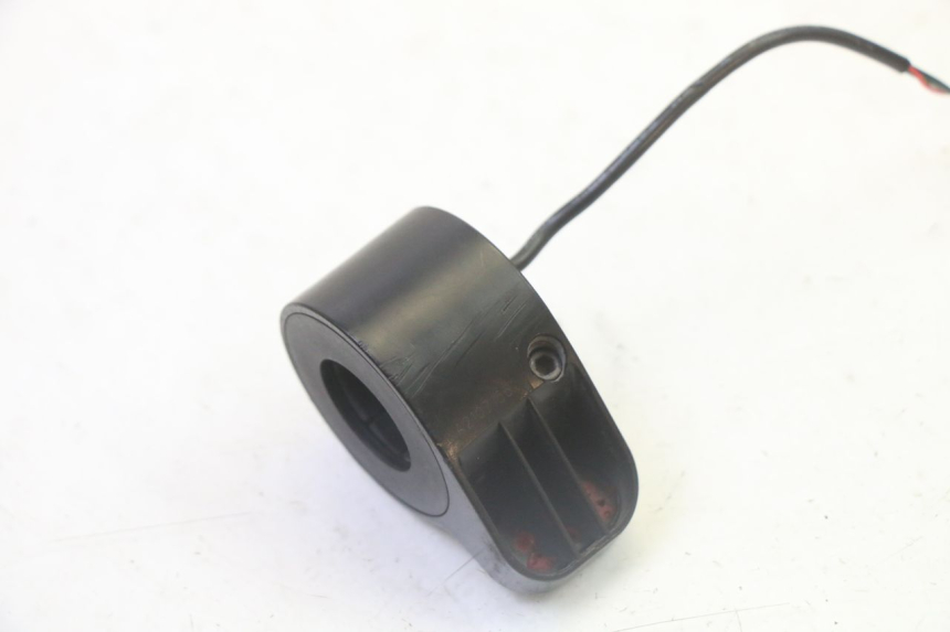 photo de POIGNEE ACCELERATEUR XIAOMI MI PRO 2 1 - Gros plan technique