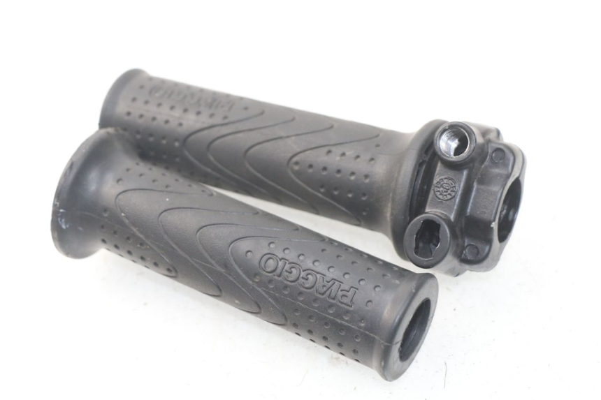 photo de POIGNEE ACCELERATEUR PIAGGIO MP3 HPE 500 (2019 - 2022) - Vue principale