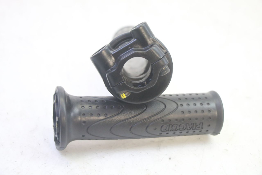 photo de POIGNEE ACCELERATEUR PIAGGIO MP3 HPE 350 (2018 - 2020) - Zoom état d’usage