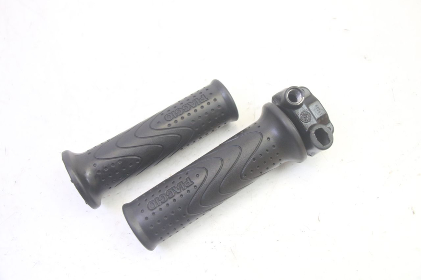 photo de POIGNEE ACCELERATEUR PIAGGIO MP3 HPE 350 (2018 - 2020) - Gros plan technique