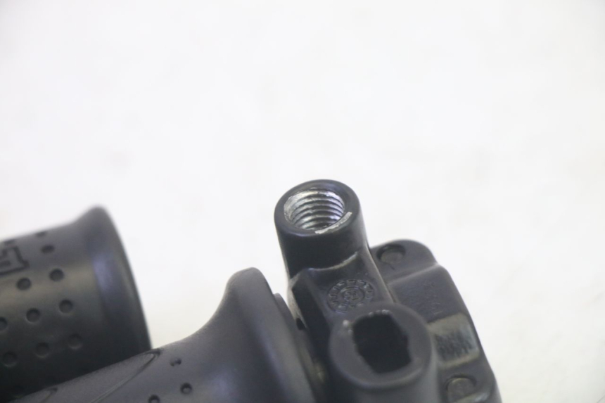 photo de POIGNEE ACCELERATEUR PIAGGIO MP3 HPE 350 (2018 - 2020) - Vue d’ensemble