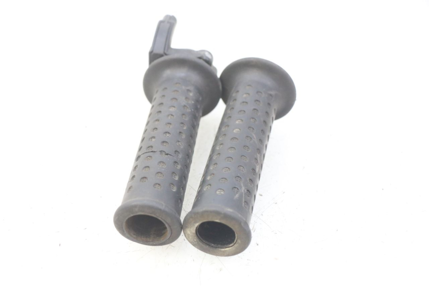 photo de POIGNEE ACCELERATEUR PIAGGIO MP3 125 (2006 - 2014) - Vue principale