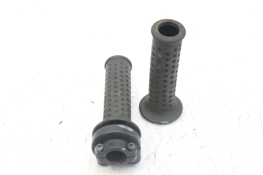 photo de POIGNEE ACCELERATEUR PIAGGIO MP3 RL 250 (2006 - 2010) - Autre angle de vue