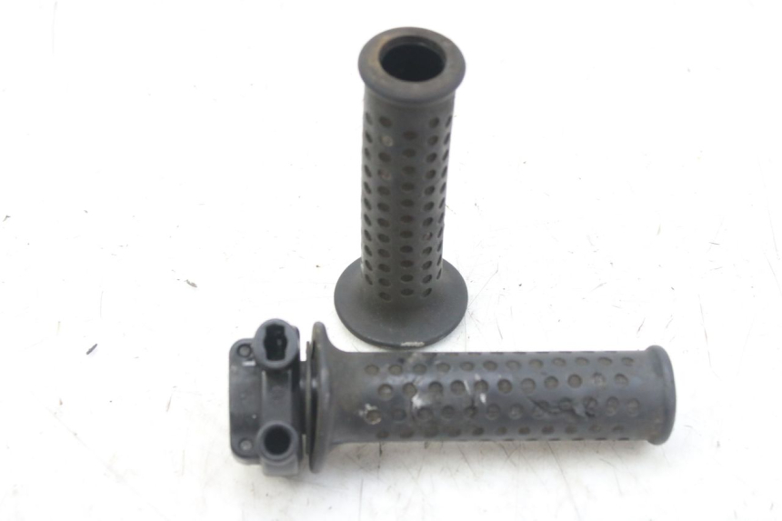 photo de POIGNEE ACCELERATEUR PIAGGIO MP3 RL 250 (2006 - 2010) - Gros plan technique