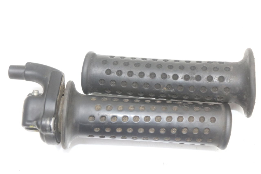 photo de POIGNEE ACCELERATEUR PIAGGIO MP3 125 (2006 - 2014) - Autre angle de vue