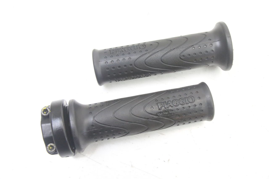 photo de POIGNEE ACCELERATEUR PIAGGIO MP3 500 (2014 - 2017) - Vue principale