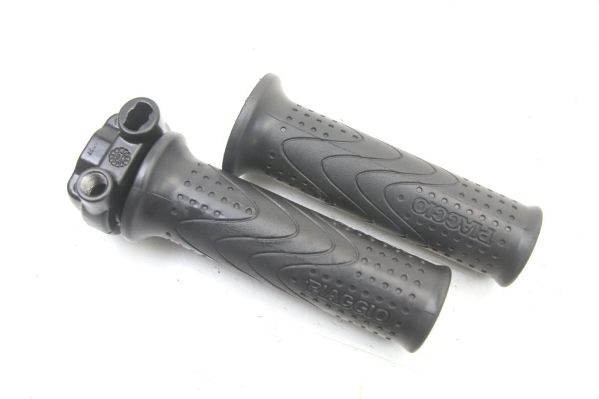 photo de POIGNEE ACCELERATEUR PIAGGIO MP3 500 (2014 - 2017) - Autre angle de vue