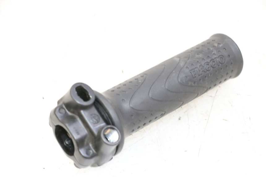 photo de POIGNEE ACCELERATEUR PIAGGIO MP3 500 (2014 - 2017) - Autre angle de vue
