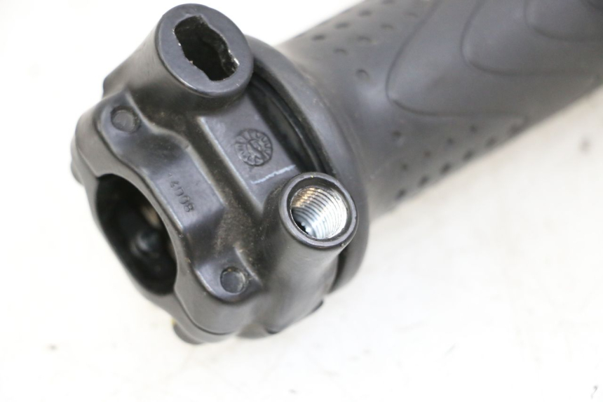 photo de POIGNEE ACCELERATEUR PIAGGIO MP3 500 (2014 - 2017) - Gros plan technique