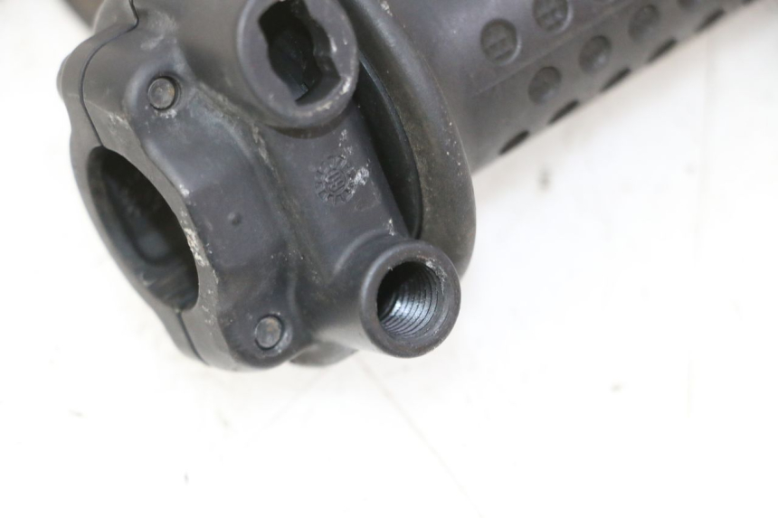 photo de POIGNEE ACCELERATEUR PIAGGIO MP3 RL 250 (2006 - 2010) - Autre angle de vue