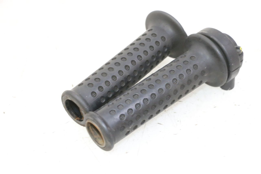 photo de POIGNEE ACCELERATEUR PIAGGIO MP3 RL 250 (2006 - 2010) - Vue d’ensemble