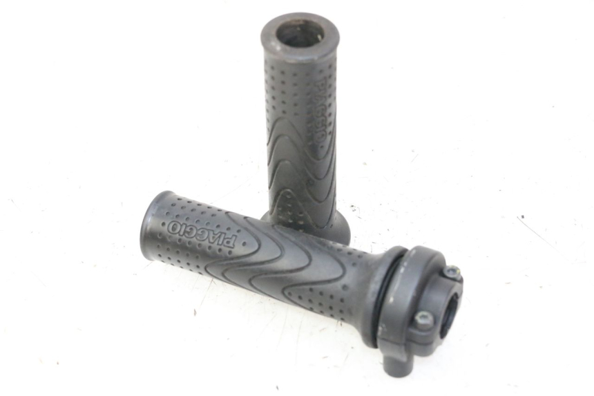photo de POIGNEE ACCELERATEUR PIAGGIO MP3 500 (2011 - 2015) - Vue principale