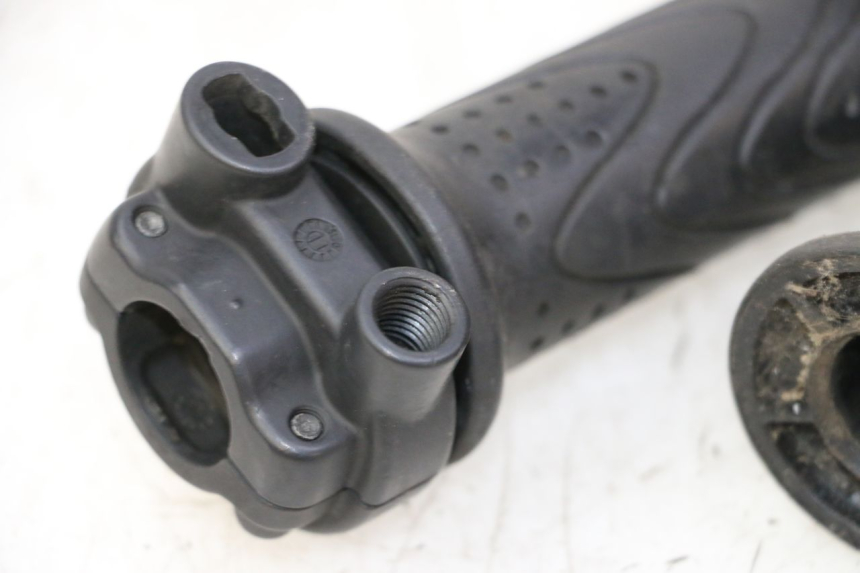 photo de POIGNEE ACCELERATEUR PIAGGIO MP3 500 (2011 - 2015) - Autre angle de vue