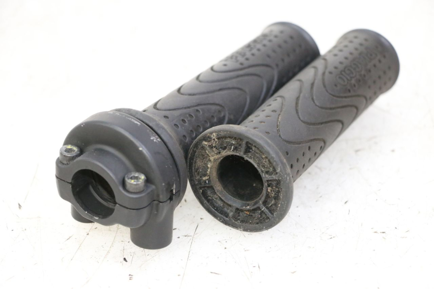 photo de POIGNEE ACCELERATEUR PIAGGIO MP3 500 (2011 - 2015) - Gros plan technique