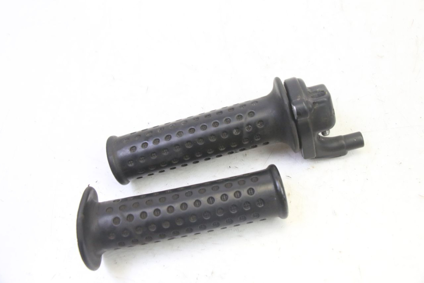 photo de POIGNEE ACCELERATEUR PIAGGIO MP3 125 (2006 - 2014) - Autre angle de vue