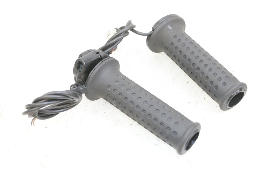 photo de POIGNEE ACCELERATEUR PIAGGIO MP3 500 (2016 - 2018) - Vue d’ensemble