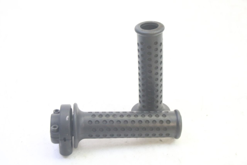 photo de POIGNEE ACCELERATEUR PIAGGIO MP3 RL 250 (2006 - 2010) - Autre angle de vue