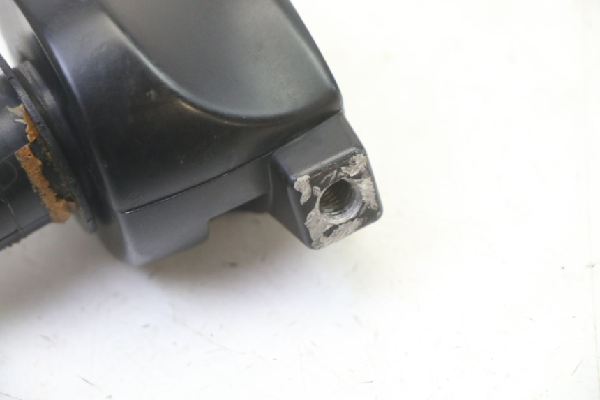 photo de POIGNEE ACCELERATEUR RIEJU MRT 50 (2018 - 2021) - Gros plan technique