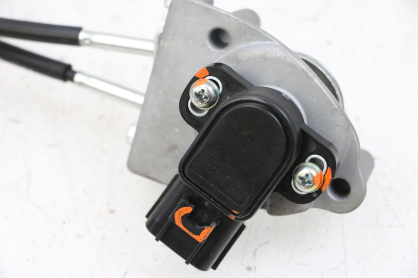 photo de POIGNEE ACCELERATEUR YAMAHA NEO'S CORE 1 (2022 - 2026) - Photo complémentaire