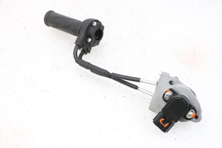 photo de POIGNEE ACCELERATEUR YAMAHA NEO'S CORE 1 (2022 - 2026) - Inspection visuelle