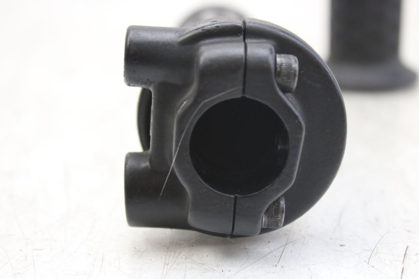 photo de POIGNEE ACCELERATEUR PIAGGIO NEW TYPHOON 50 (2018 - 2021) - Zoom état d’usage