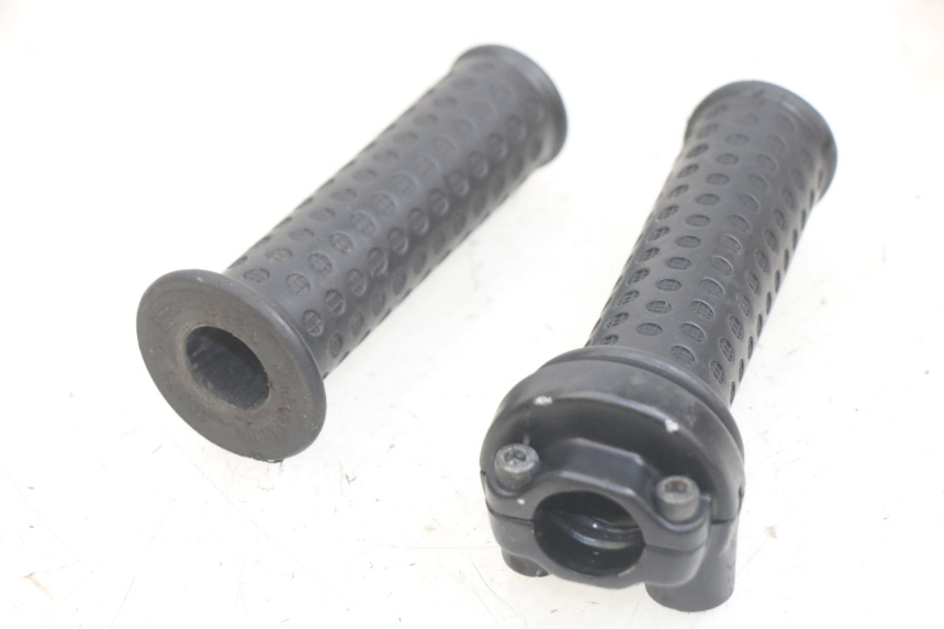 photo de POIGNEE ACCELERATEUR PIAGGIO NEW TYPHOON 50 (2018 - 2021) - Autre angle de vue