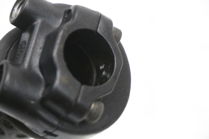 photo de POIGNEE ACCELERATEUR PIAGGIO NEW TYPHOON 50 (2018 - 2021) - Autre angle de vue