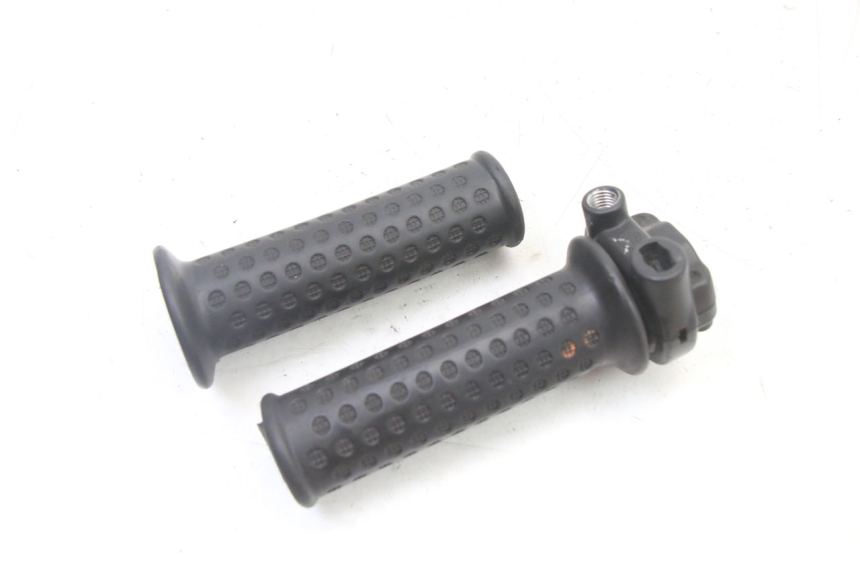 photo de POIGNEE ACCELERATEUR PIAGGIO NEW TYPHOON 50 (2018 - 2021) - Autre angle de vue