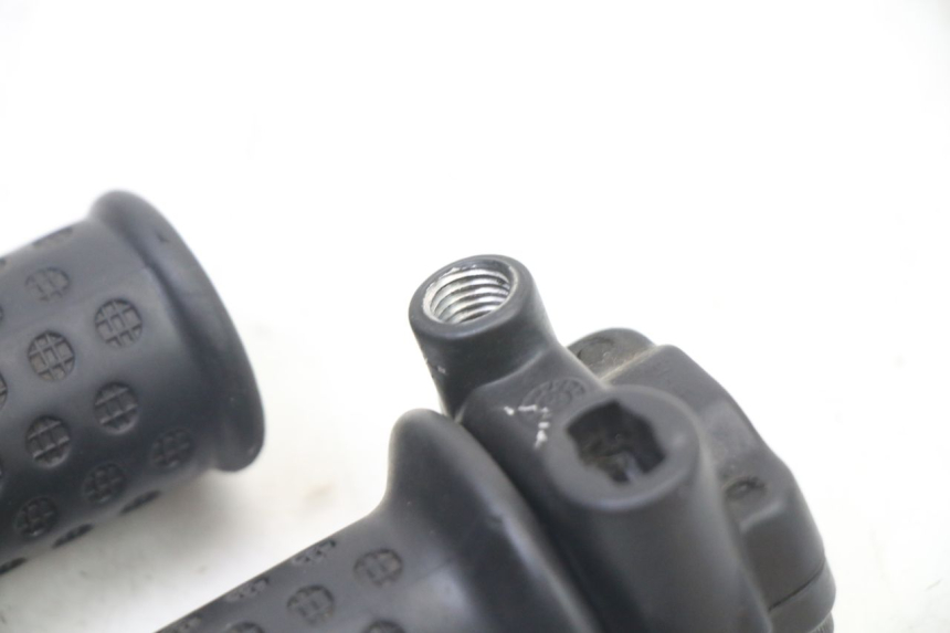 photo de POIGNEE ACCELERATEUR PIAGGIO NEW TYPHOON 50 (2018 - 2021) - Gros plan technique