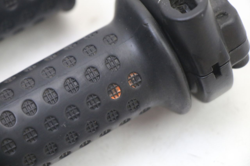 photo de POIGNEE ACCELERATEUR PIAGGIO NEW TYPHOON 50 (2018 - 2021) - Vue d’ensemble